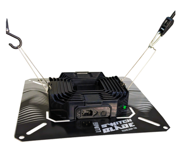 Switch_Blade_1_d981a66e-b91c-4fa0-bdd5-4df96bcff7c6.png